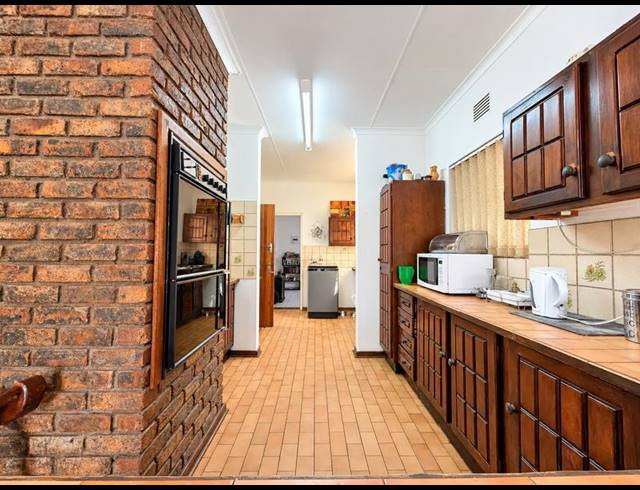 5 BEDROOM HOUSE FOR SALE IN SUNWARD PARK